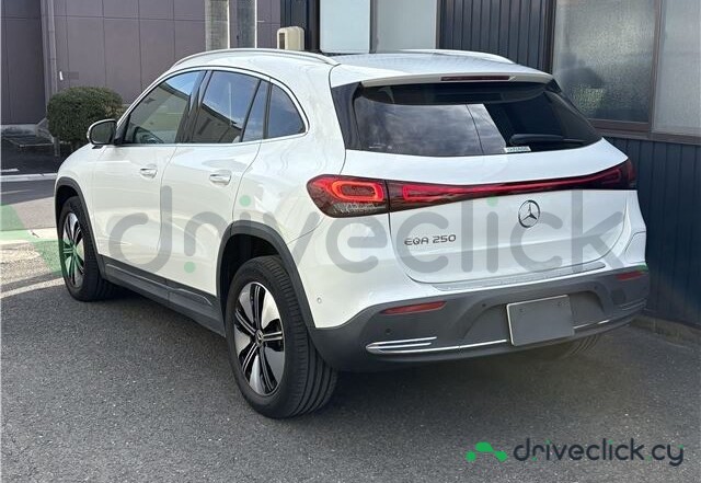 Mercedes EQA Белый