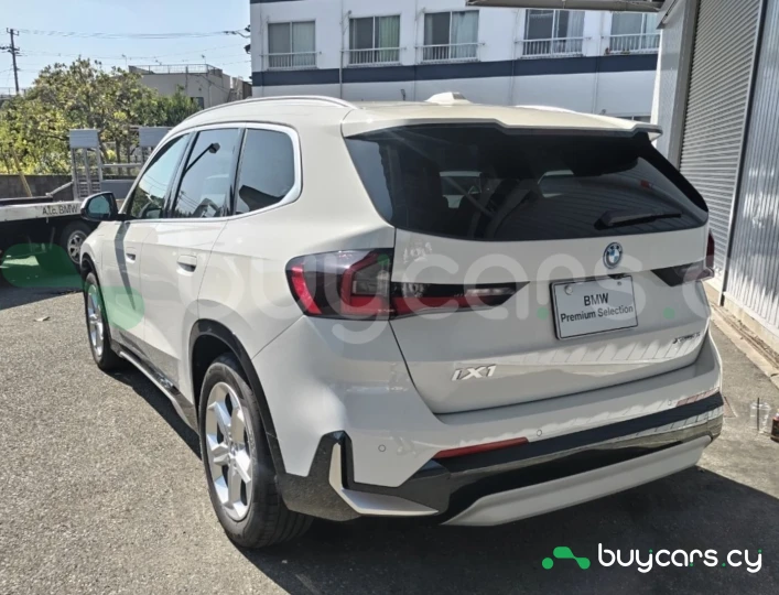BMW iX1 Белый