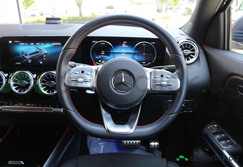 Mercedes EQA Синий