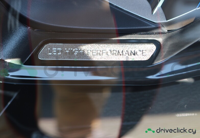 Mercedes EQA Синий