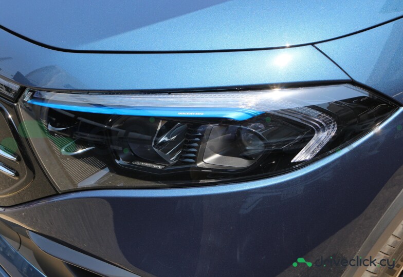 Mercedes EQA Синий