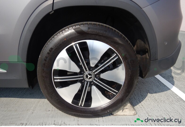 Mercedes EQA Серый