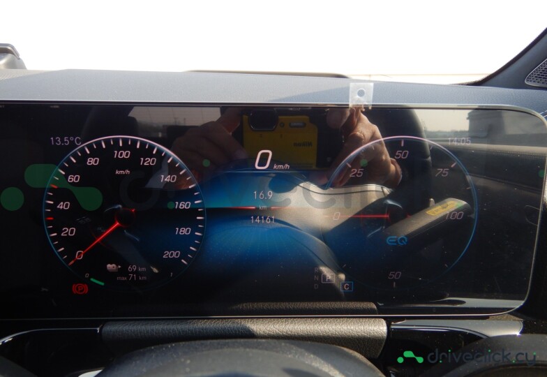 Mercedes EQA Серый