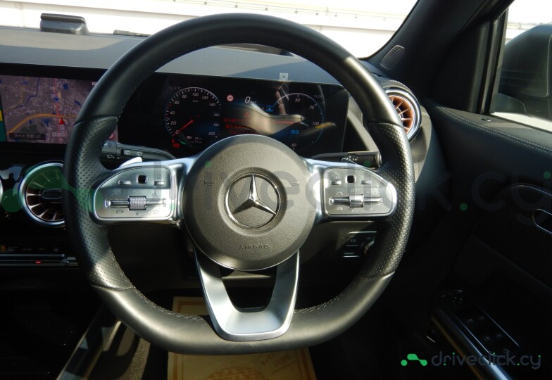 Mercedes EQA Серый