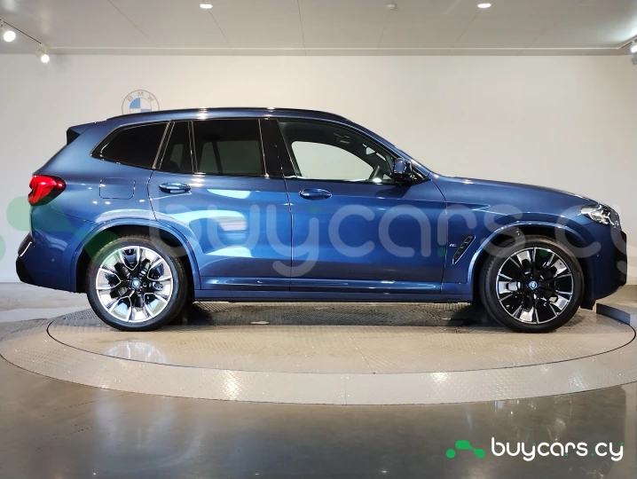 BMW iX3 Синий
