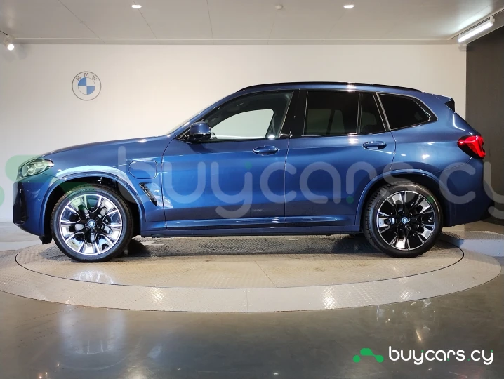 BMW iX3 Синий