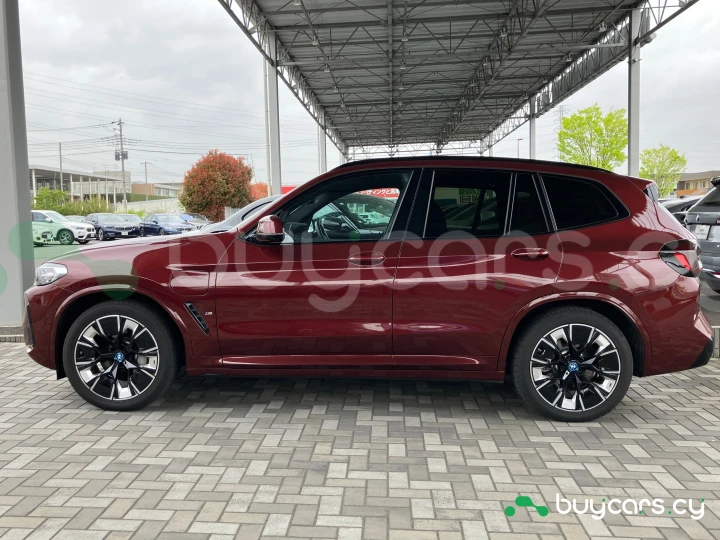 BMW iX3 Красный