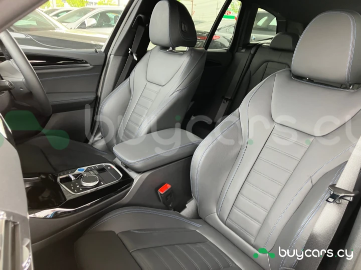 BMW iX3 Красный