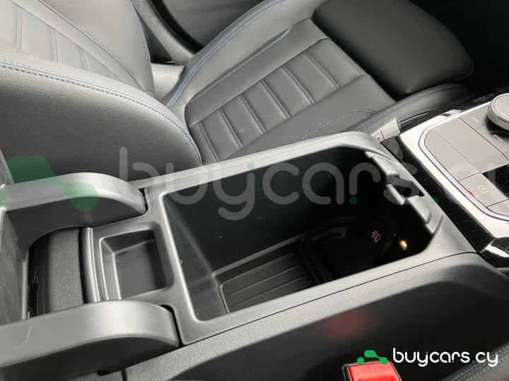 BMW iX3 Красный