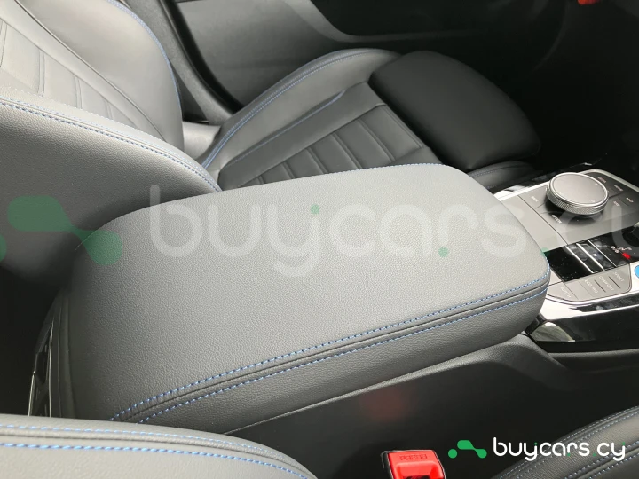 BMW iX3 Красный