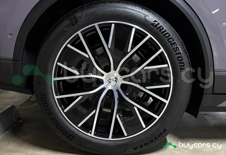 Porsche Macan Фиолетовый