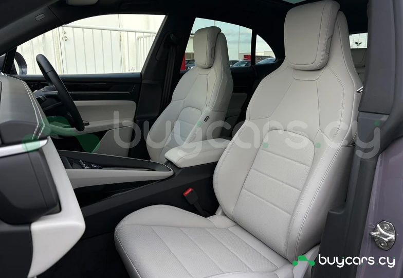 Porsche Macan Фиолетовый