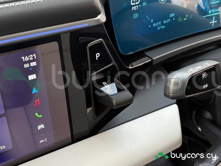 Porsche Macan Фиолетовый