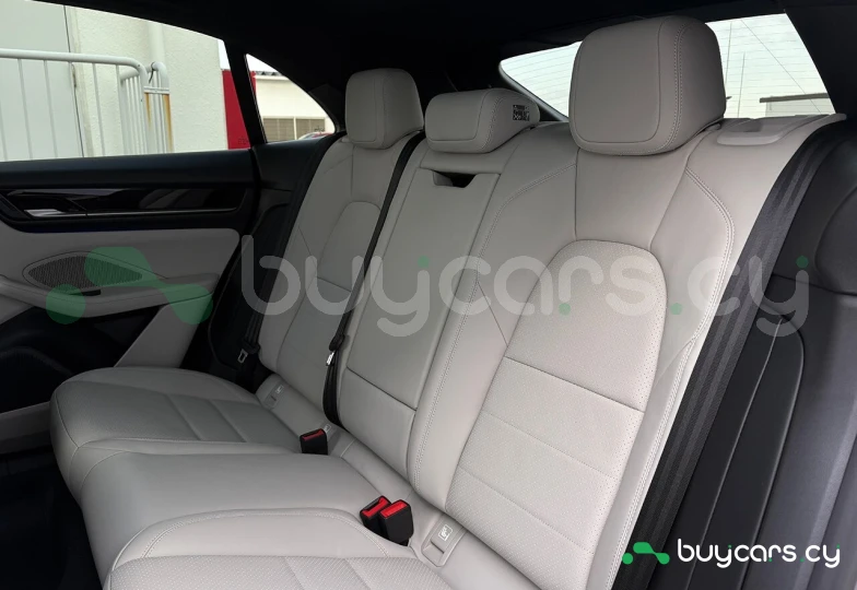 Porsche Macan Фиолетовый