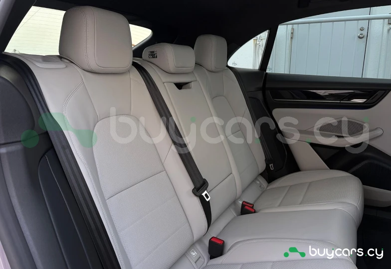 Porsche Macan Фиолетовый