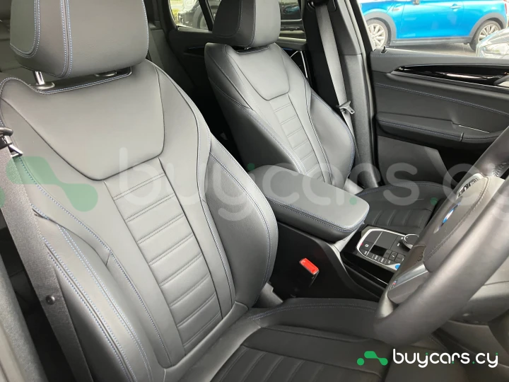 BMW iX3 Красный