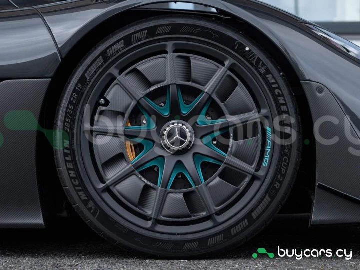 Mercedes AMG ONE Черный