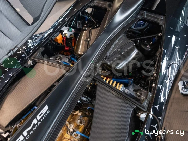 Mercedes AMG ONE Черный