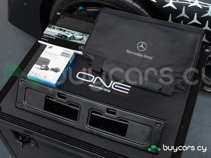 Mercedes AMG ONE Черный
