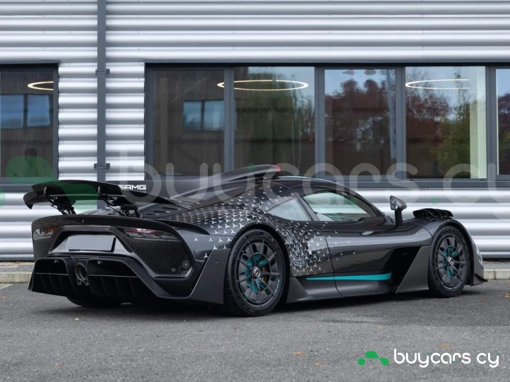 Mercedes AMG ONE Черный
