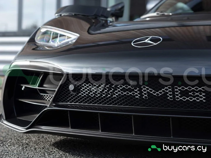 Mercedes AMG ONE Черный