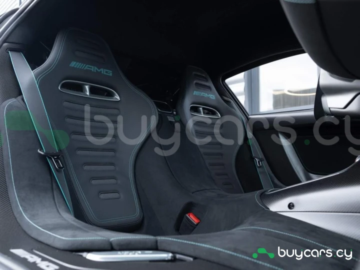 Mercedes AMG ONE Черный