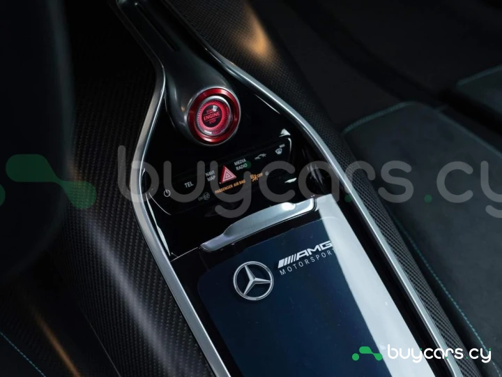 Mercedes AMG ONE Черный