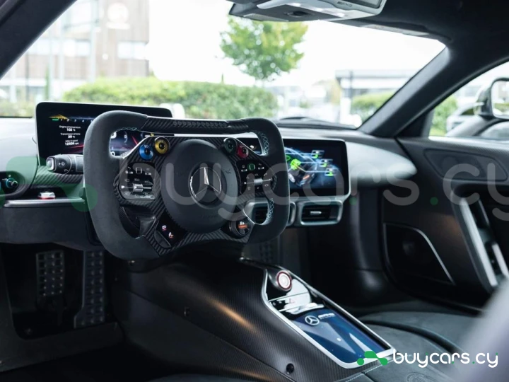 Mercedes AMG ONE Черный