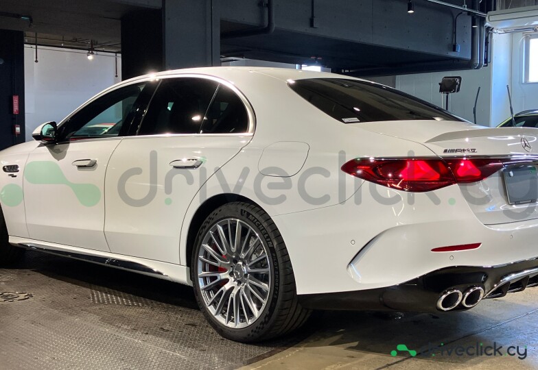 Mercedes E-class Белый