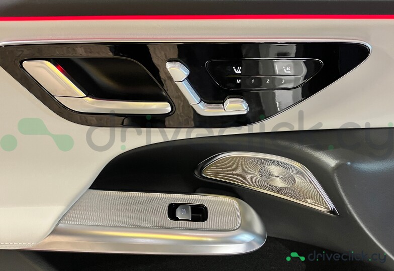 Mercedes E-class Белый