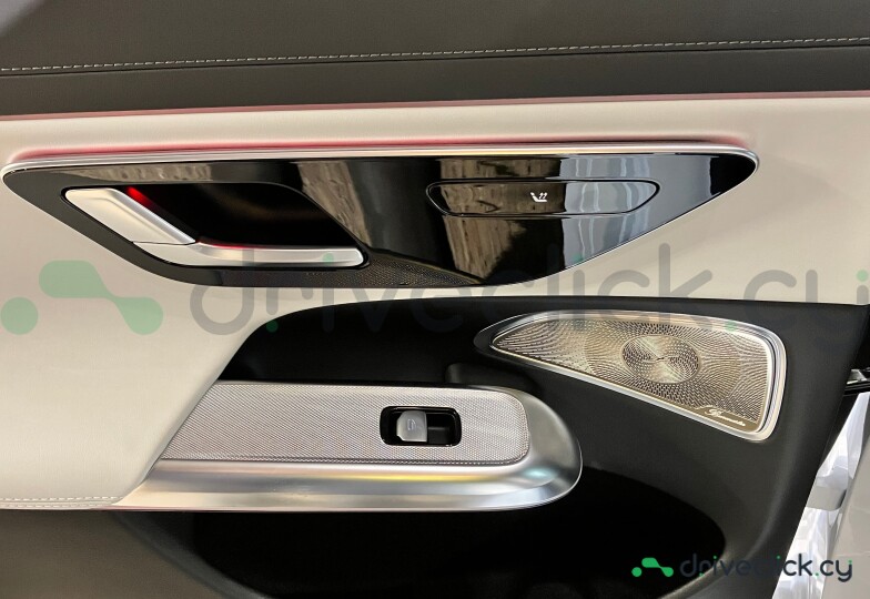 Mercedes E-class Белый