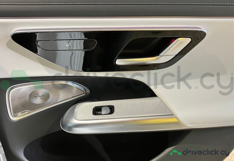 Mercedes E-class Белый