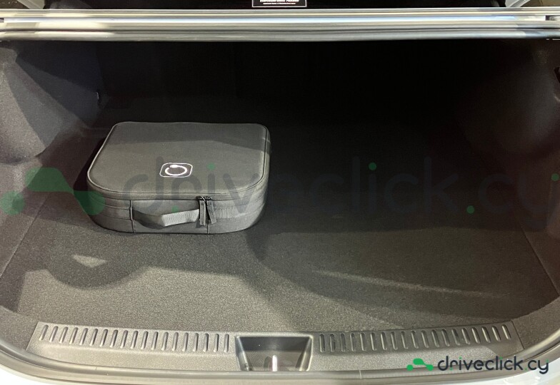 Mercedes E-class Белый