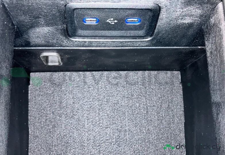 Mercedes E-class Белый