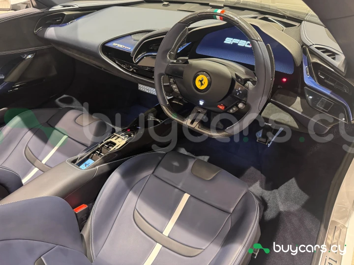 Ferrari SF90 Spider Белый