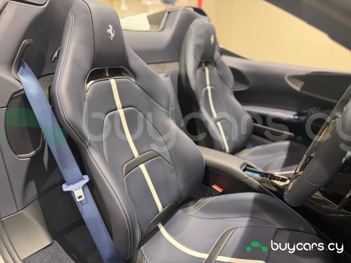 Ferrari SF90 Spider Белый