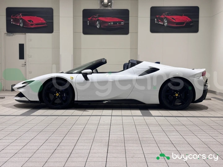 Ferrari SF90 Spider Белый