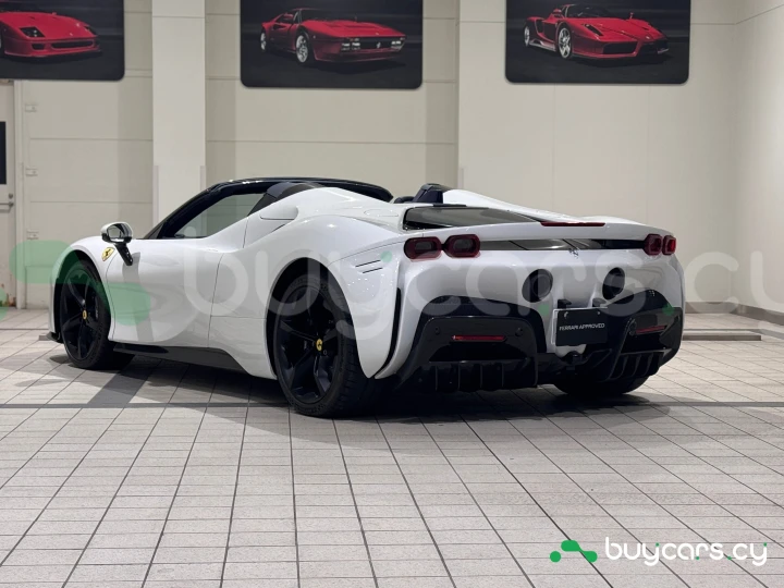 Ferrari SF90 Spider Белый