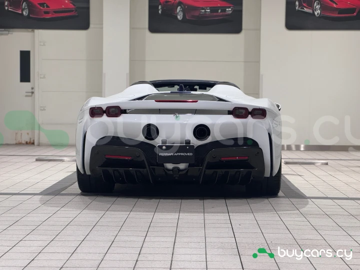 Ferrari SF90 Spider Белый