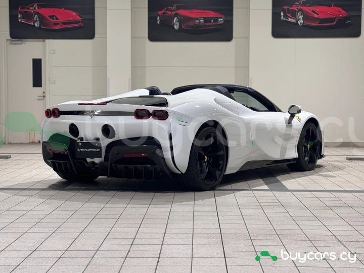 Ferrari SF90 Spider Белый