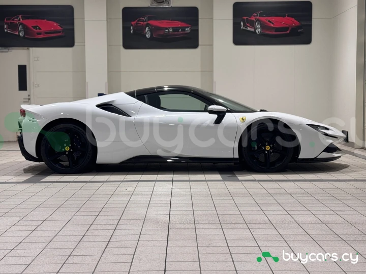 Ferrari SF90 Spider Белый