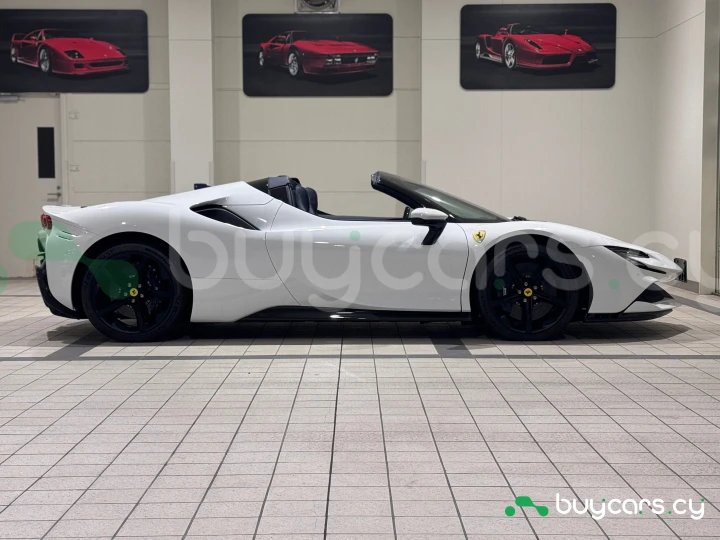 Ferrari SF90 Spider Белый