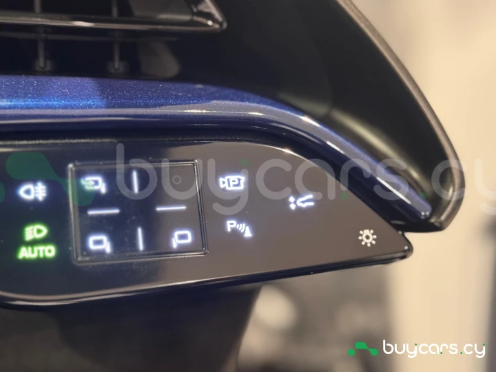 Ferrari SF90 Spider Белый