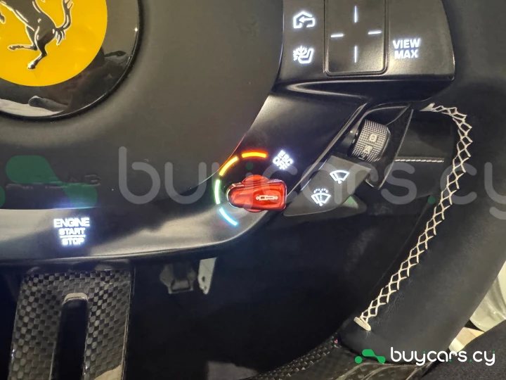 Ferrari SF90 Spider Белый