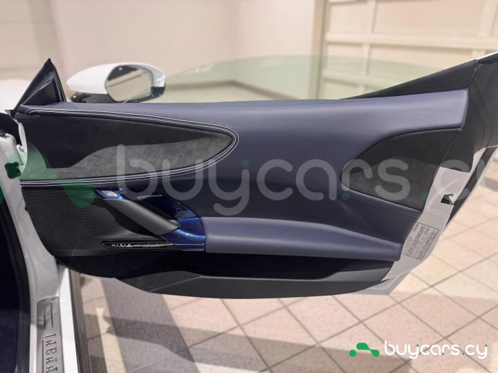 Ferrari SF90 Spider Белый