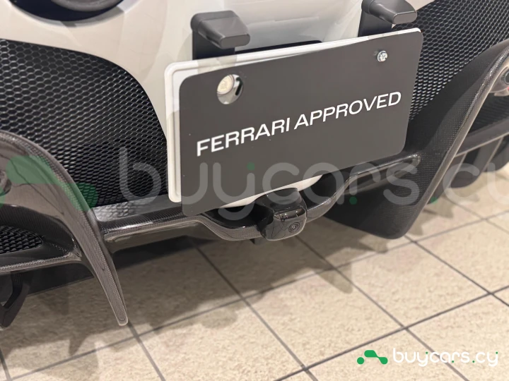 Ferrari SF90 Spider Белый