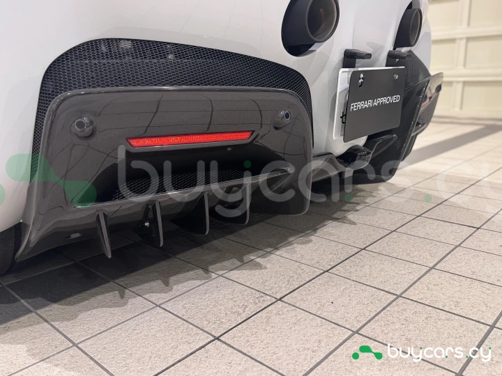 Ferrari SF90 Spider Белый