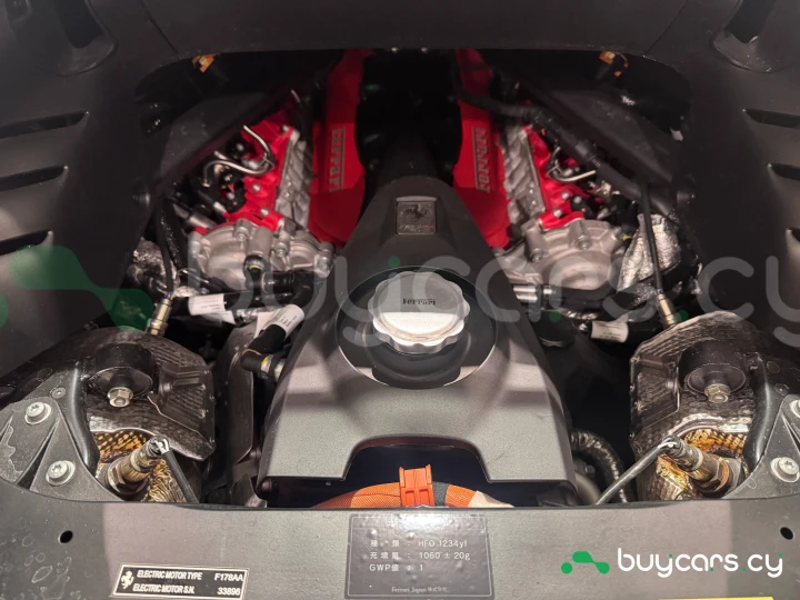 Ferrari SF90 Spider Белый