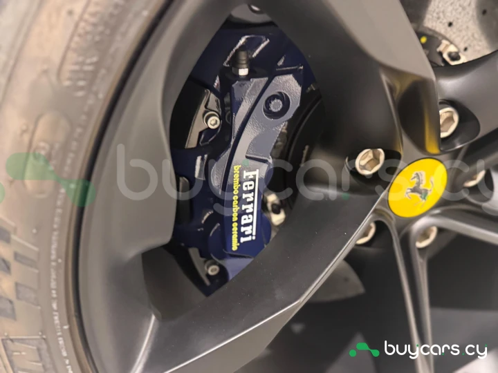 Ferrari SF90 Spider Белый