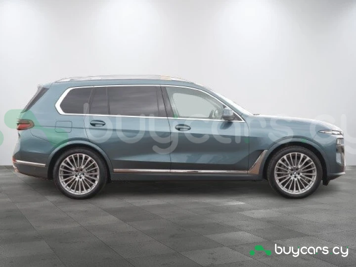 BMW X7 Blue